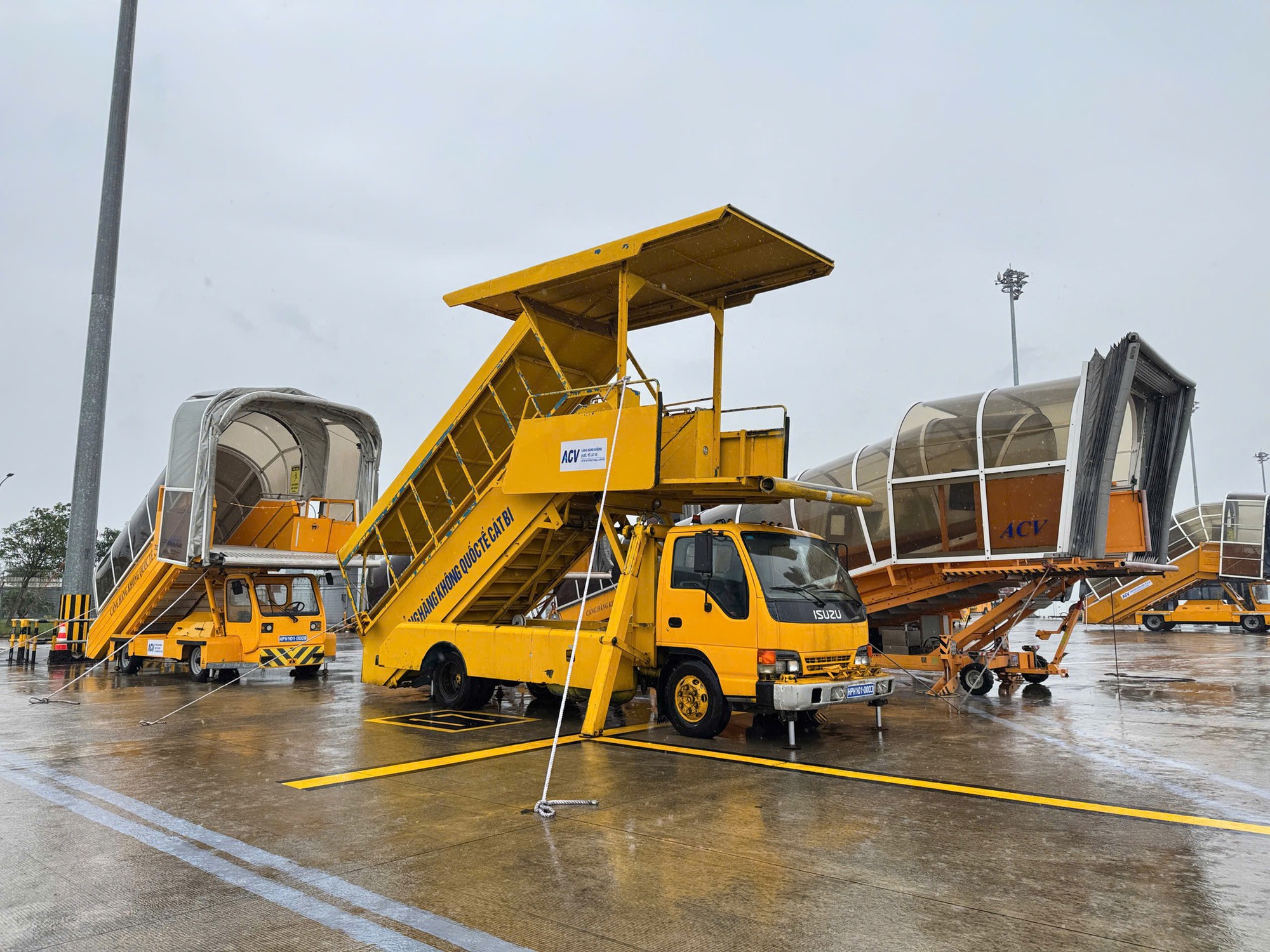 Cận cảnh "chạy bão" tại các sân bay- Ảnh 22.