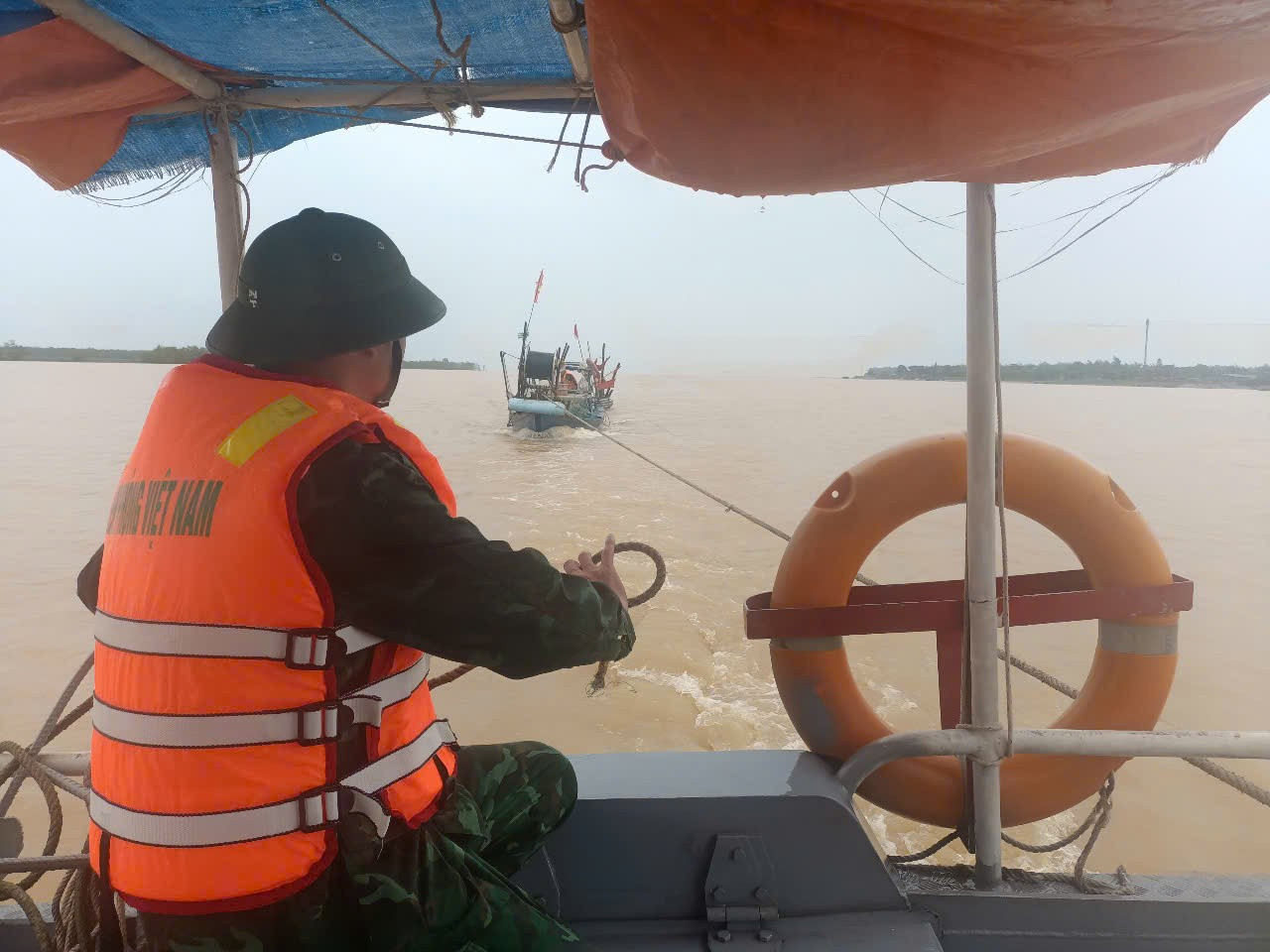 Sẵn sàng phương án sơ tán 41.000 hộ dân- Ảnh 2.