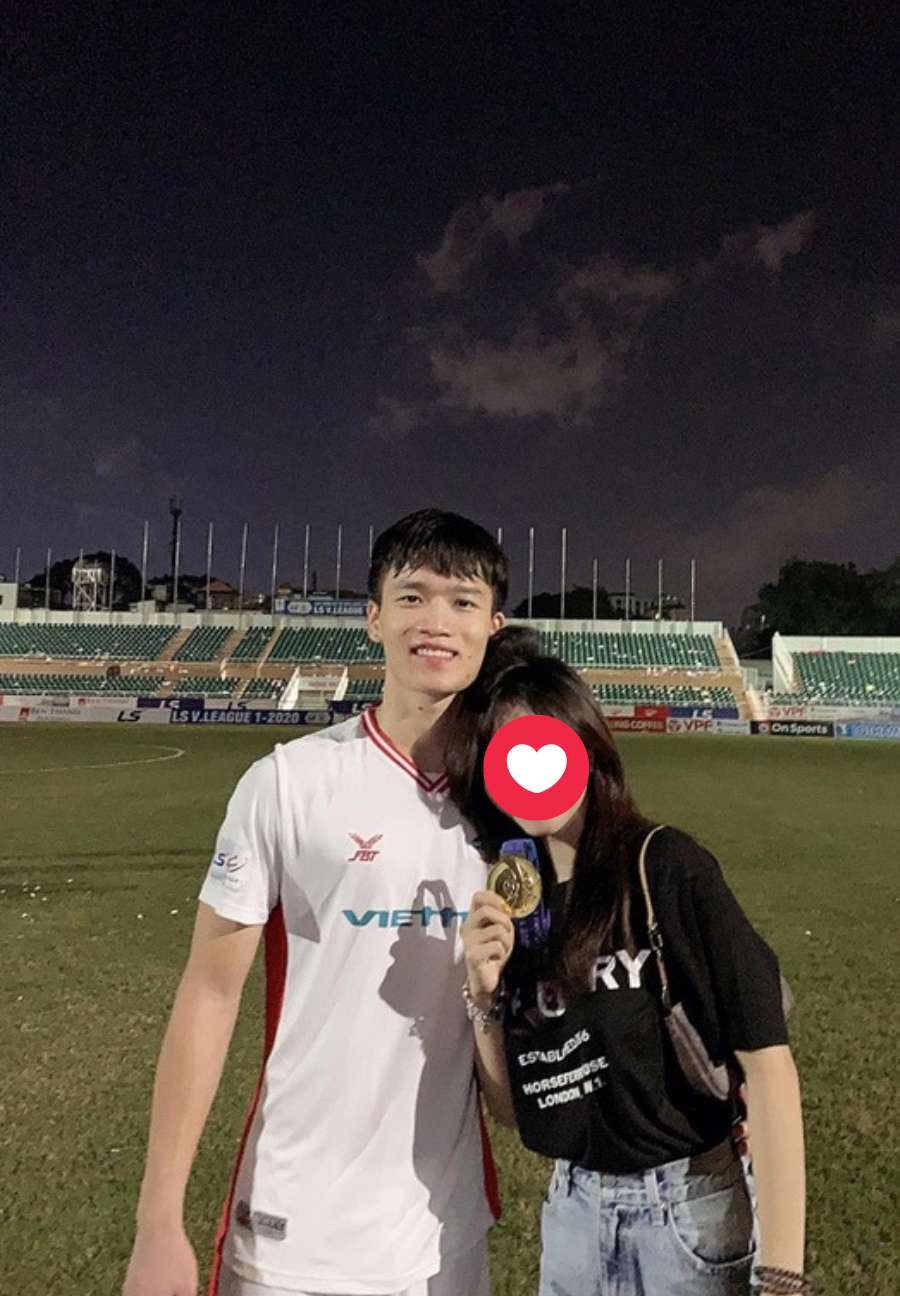 Bắt gặp Hoàng Đức hẹn hò "mẹ đơn thân" ngay giữa TTM 3 Team qua đường tóm dính tiền vệ Hoàng Đức hẹn hò với cô gái lạ, dân mạng tìm ra danh tính mẹ đơn thân- Ảnh 3.