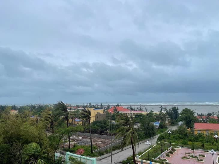 Trực tiếp: Bão số 3 đổ bộ đất liền Hưng Yên - Ninh Bình; CSGT Hà Nội khuyến cáo người dân hạn chế ra đường- Ảnh 9.
