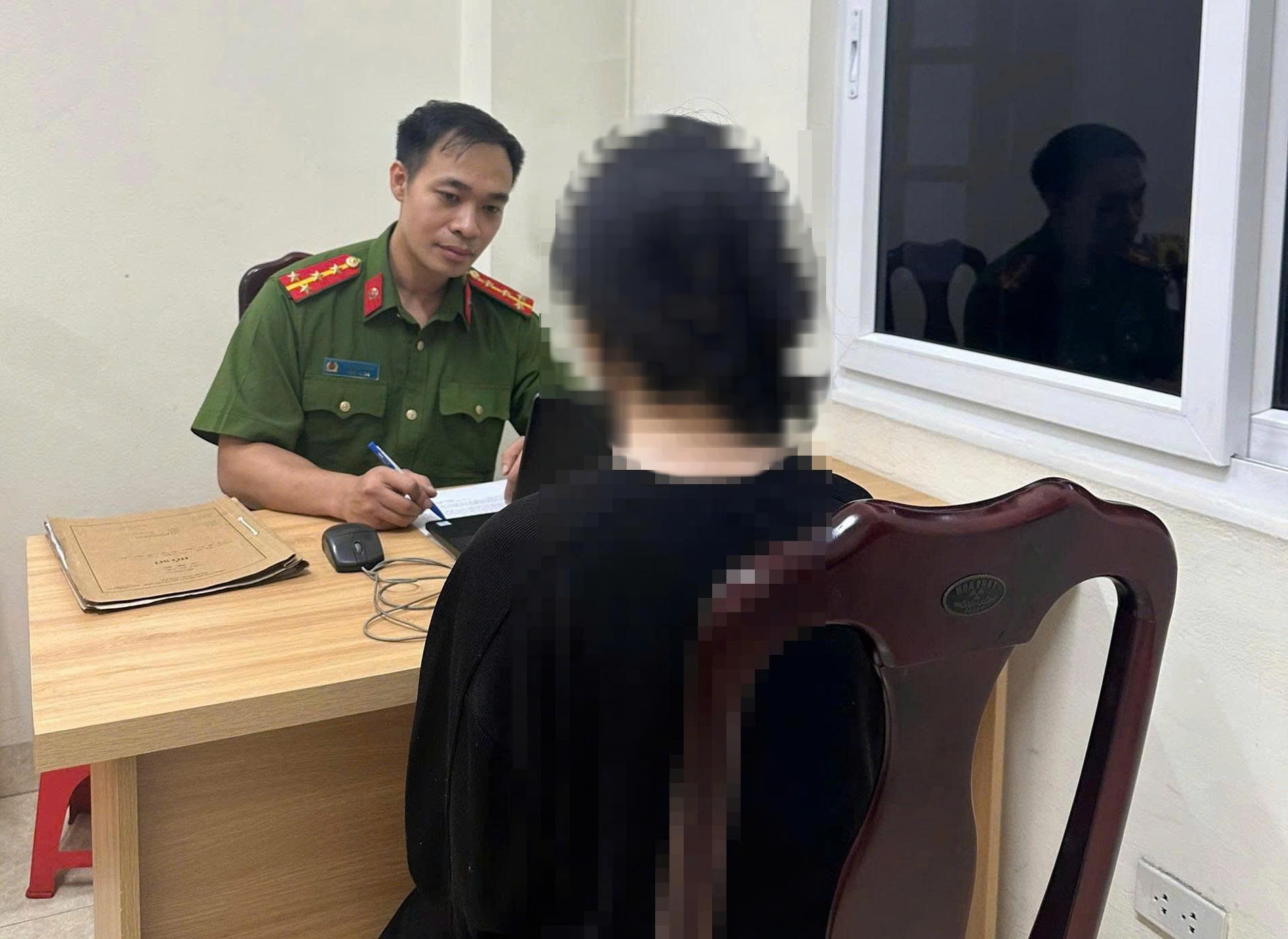 "Bắt cóc online" nữ sinh viên, dọa chặt ngón tay nếu không chuyển 370 triệu đồng- Ảnh 1.