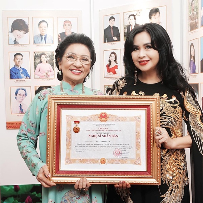 Mẹ ruột diva Thanh Lam nhan sắc thời trẻ đã cực phẩm mà dạy con cũng rất thấm: Đọc đến đâu, nể đến đó!- Ảnh 2.