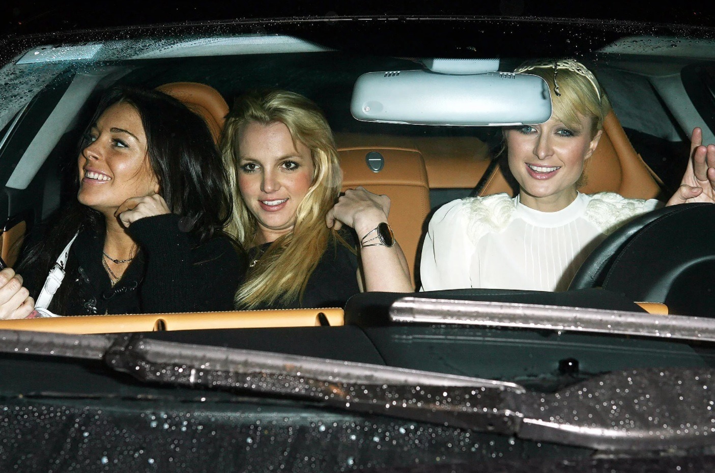 Hãy quên Lindsay Lohan tuổi 20 nghiện ngập nổi loạn đi, U40 tái sinh ngoạn mục, nhan sắc đỉnh cỡ này!- Ảnh 5. Hãy quên Lindsay Lohan tuổi 20 nghiện ngập nổi loạn đi, U40 tái sinh ngoạn mục, nhan sắc đỉnh cỡ này!- Ảnh 5.