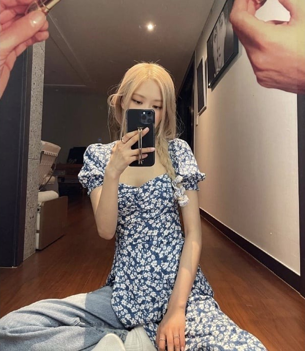 Rosé diện váy hoa chưa một lần bị chê 