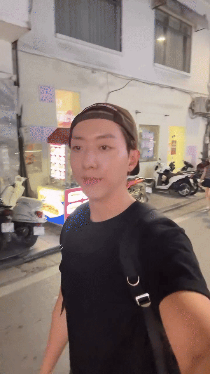 Nam thần Hàn Quốc đình đám một thời sang Hà Nội chạy bộ nhưng không ai nhận ra!- Ảnh 3. Nam thần Hàn Quốc đình đám một thời sang Hà Nội chạy bộ nhưng không ai nhận ra!- Ảnh 3.