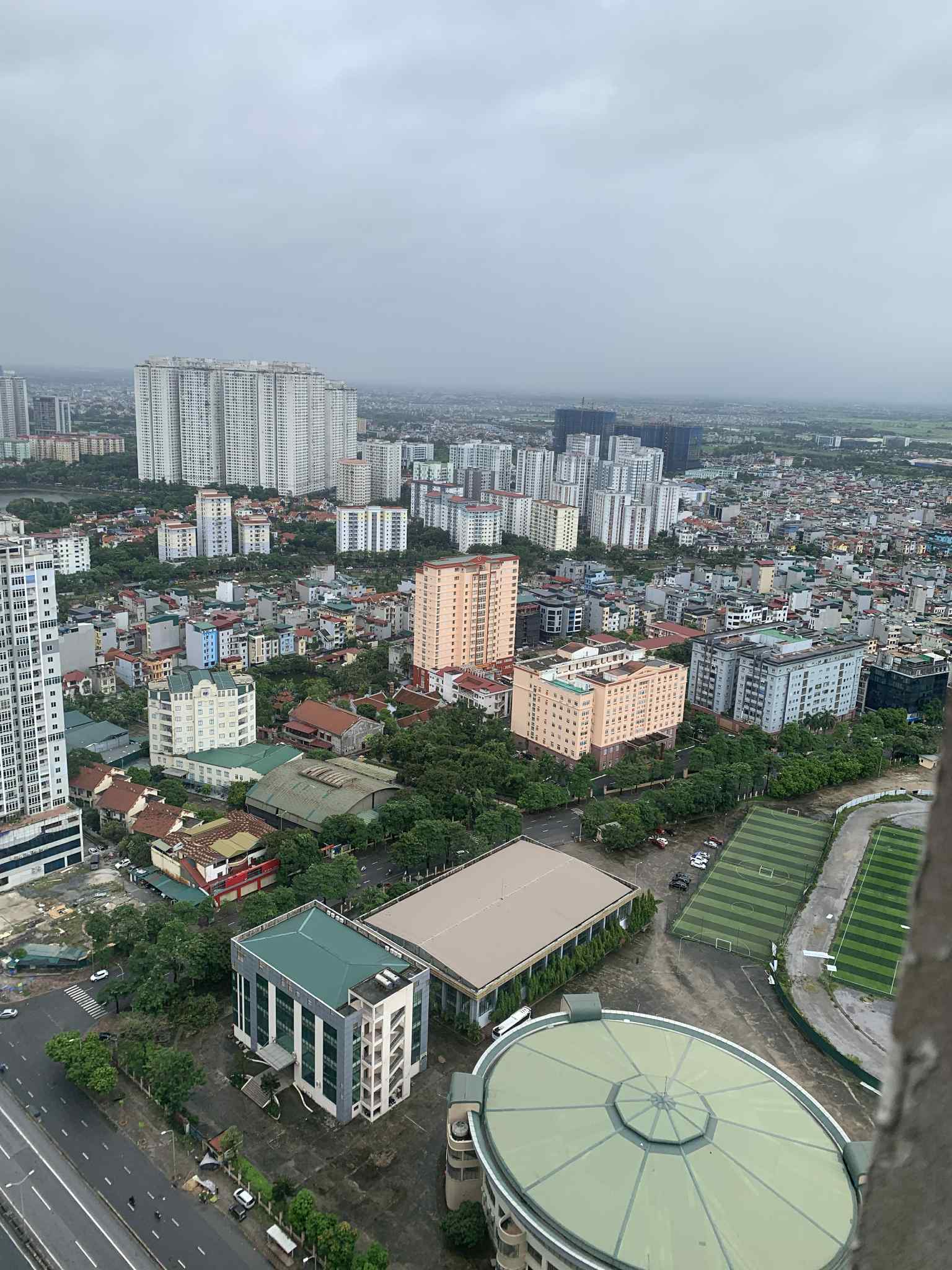 Vì sao bão số 3 đã áp sát đất liền nhưng nhiều nơi lại ngớt mưa, trời hửng nắng?- Ảnh 1.