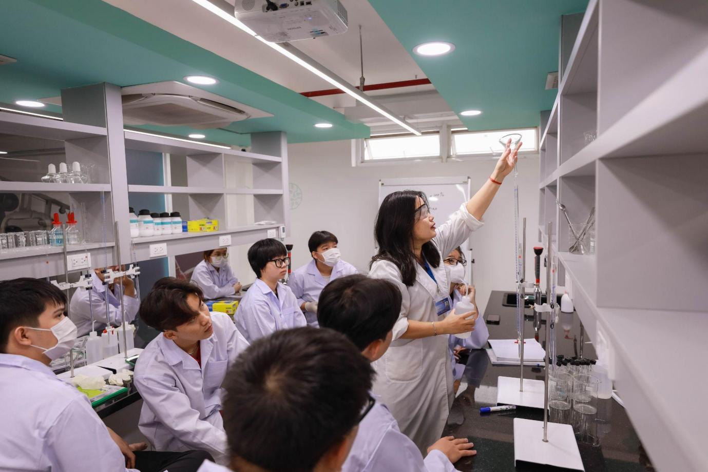 SIU ưu đãi đặc biệt con cán bộ ngành Y tế và Giáo dục- Ảnh 2.