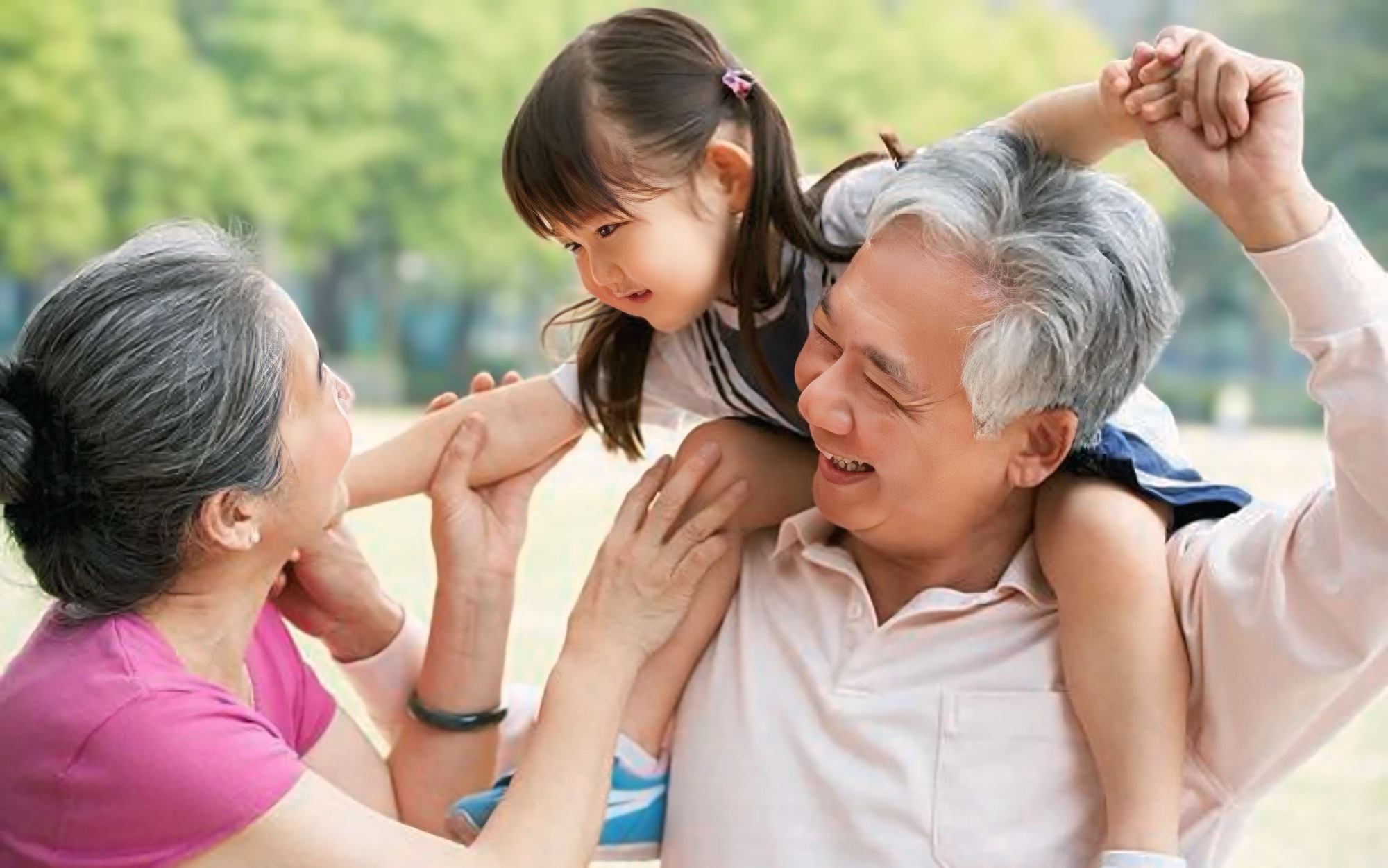 Bà nội hỏi "ở nhà mẹ có hay ăn hiếp bố không", đứa trẻ trả lời 1 câu quá thông minh- Ảnh 1.