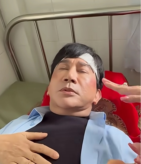 Hình ảnh NSƯT Kim Tử Long nằm viện, đầu băng bó gây xôn xao- Ảnh 1.