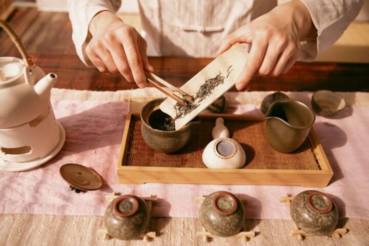 Lớp học ban đêm ở Trung Quốc - nơi giới trẻ tìm cách giảm áp lực cuộc sống- Ảnh 1.
