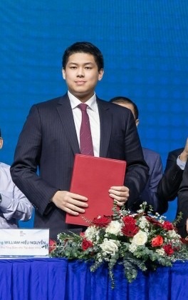 Thiếu gia út nhà tỷ phú Johnathan Hạnh Nguyễn quay lại thời đỉnh cao visual- Ảnh 3.