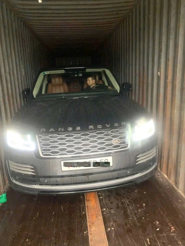 Chủ nhà hàng chi 108 triệu đồng/ngày thuê container chắn cửa chống bão: Từng bị bão YAGI "san bằng tất cả"- Ảnh 2.