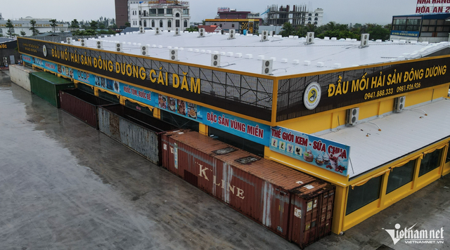 Chủ nhà hàng chi 108 triệu đồng/ngày thuê container chắn cửa chống bão: Từng bị bão YAGI "san bằng tất cả"- Ảnh 1.
