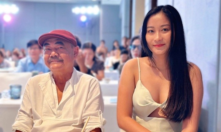 Nhan sắc cô gái kém 36 tuổi vừa cầu hôn NSND Việt Anh- Ảnh 6. Nhan sắc cô gái kém 36 tuổi vừa cầu hôn NSND Việt Anh- Ảnh 6.