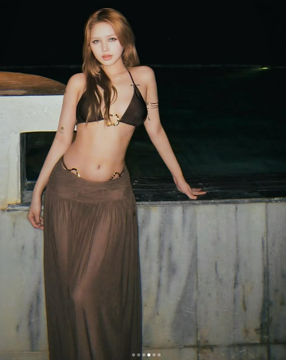 Bóng lưng Xoài Non bị netizen 