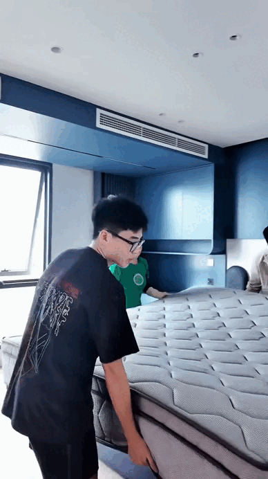 Dân mạng cãi nhau vì MC VTV mua đệm ngủ 213 triệu: Người khen chịu chi, người chê hoang phí - khoe của- Ảnh 2.