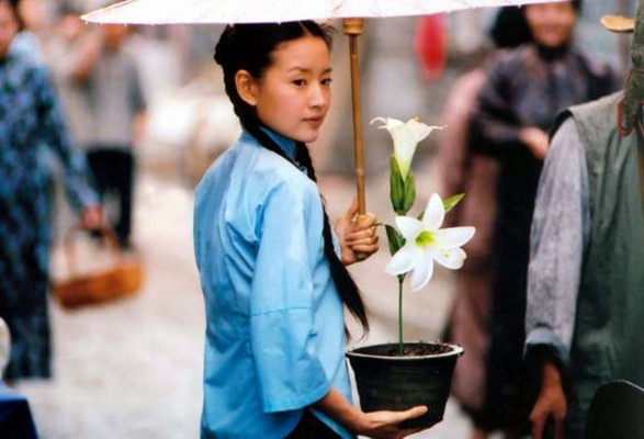 Hơn 20 năm trước, từng có một ngọc nữ không cần trang điểm và ăn diện cầu kỳ vẫn 