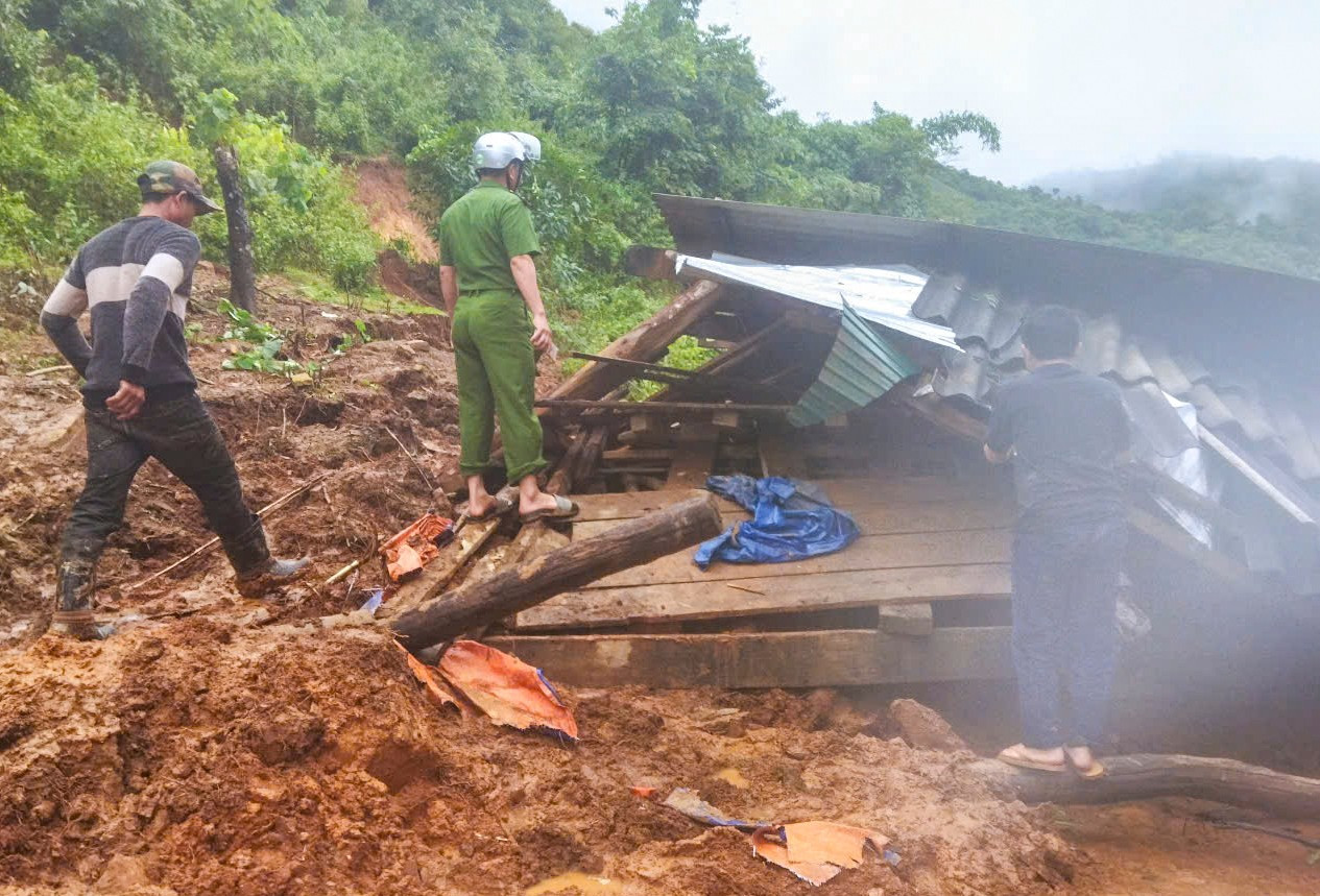 Những hình ảnh kinh hoàng trong trận lũ lịch sử ở miền Tây Nghệ An- Ảnh 9.