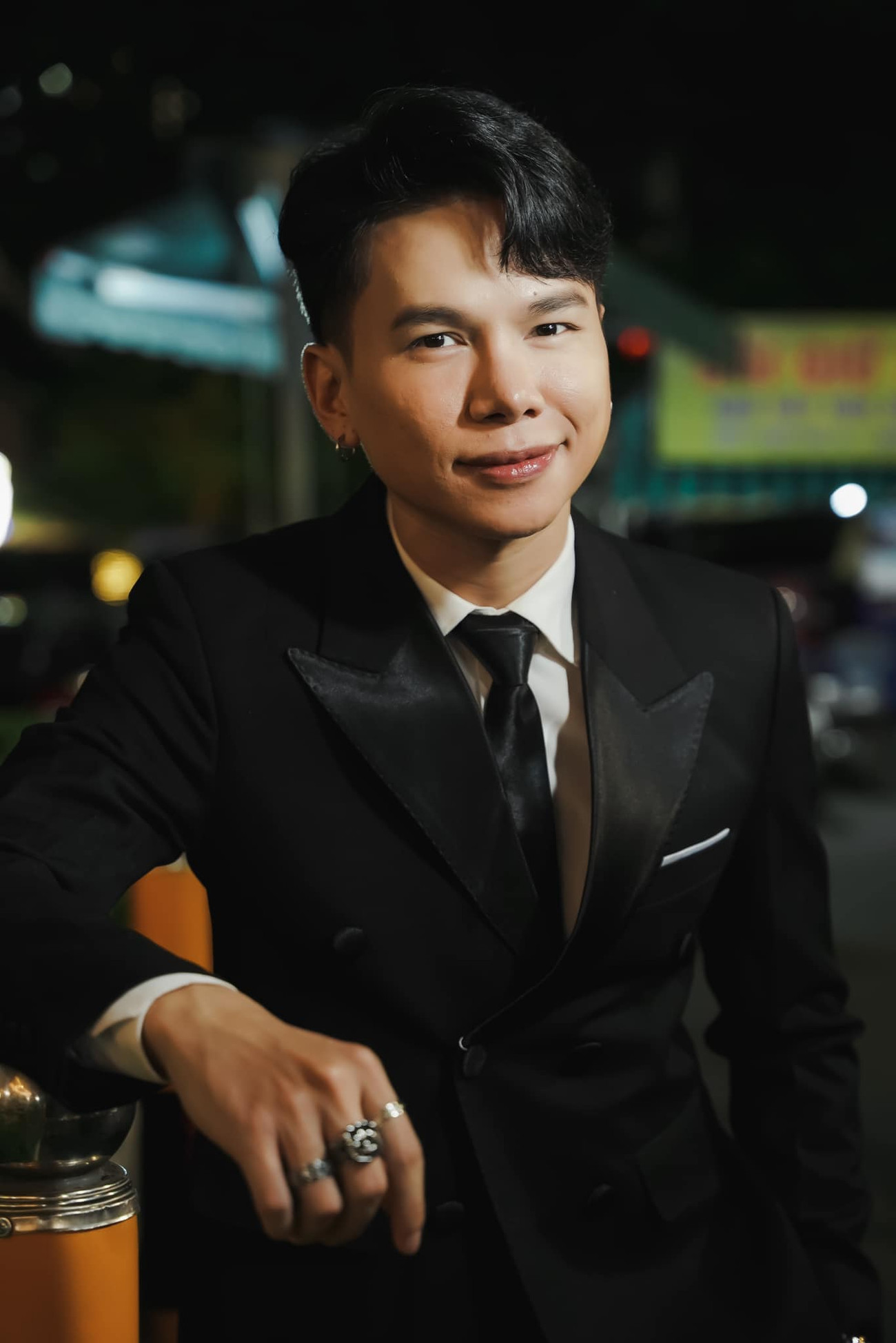 Nam ca sĩ Việt khổ sở vì thẩm mỹ hỏng: Mặt biến dạng, phải ở ẩn một thời gian- Ảnh 1.