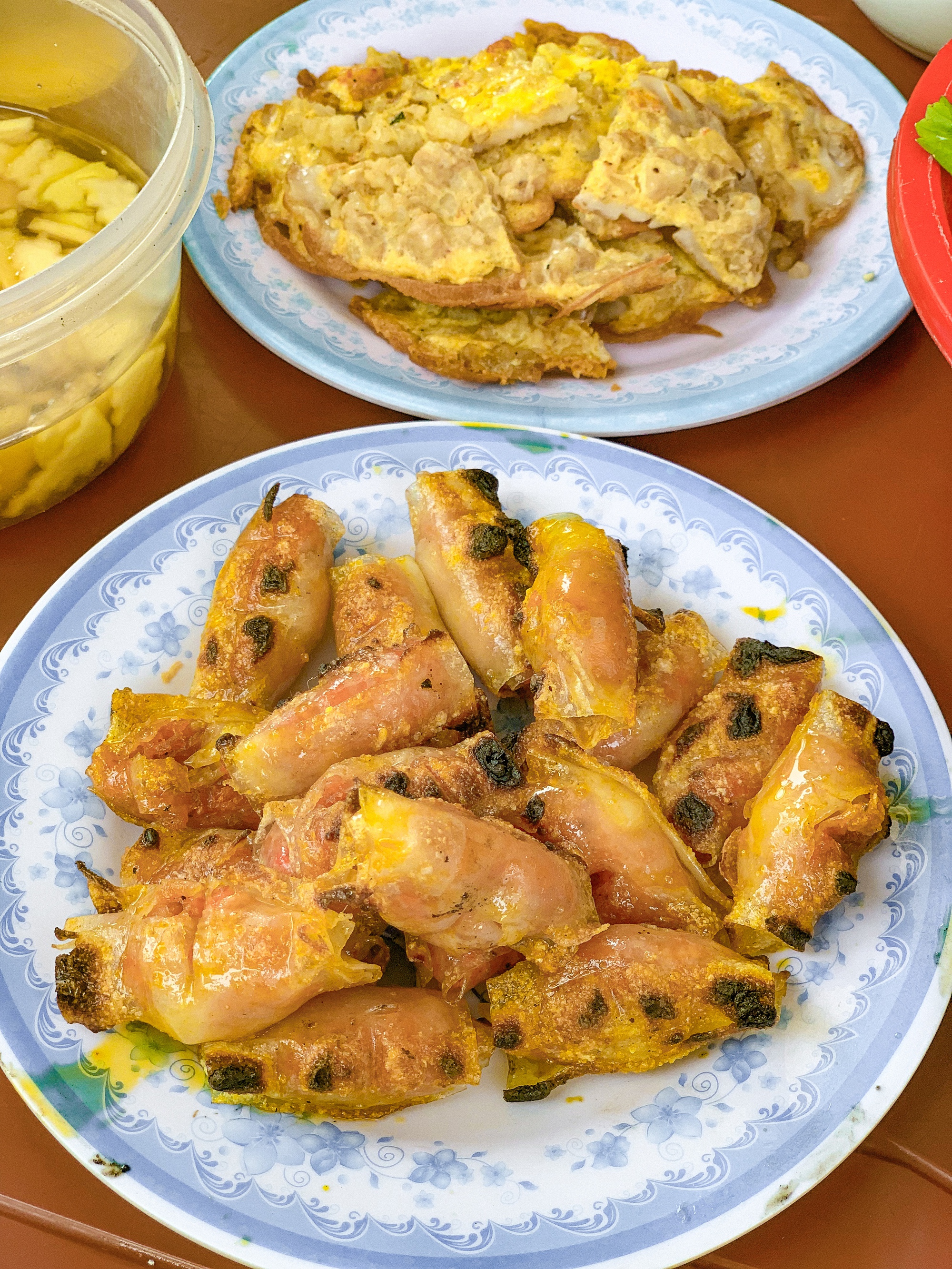 Du lịch Sầm Sơn, thử đặc sản bánh khoái và chả tôm ngay trong sân nhà người bản địa- Ảnh 5.