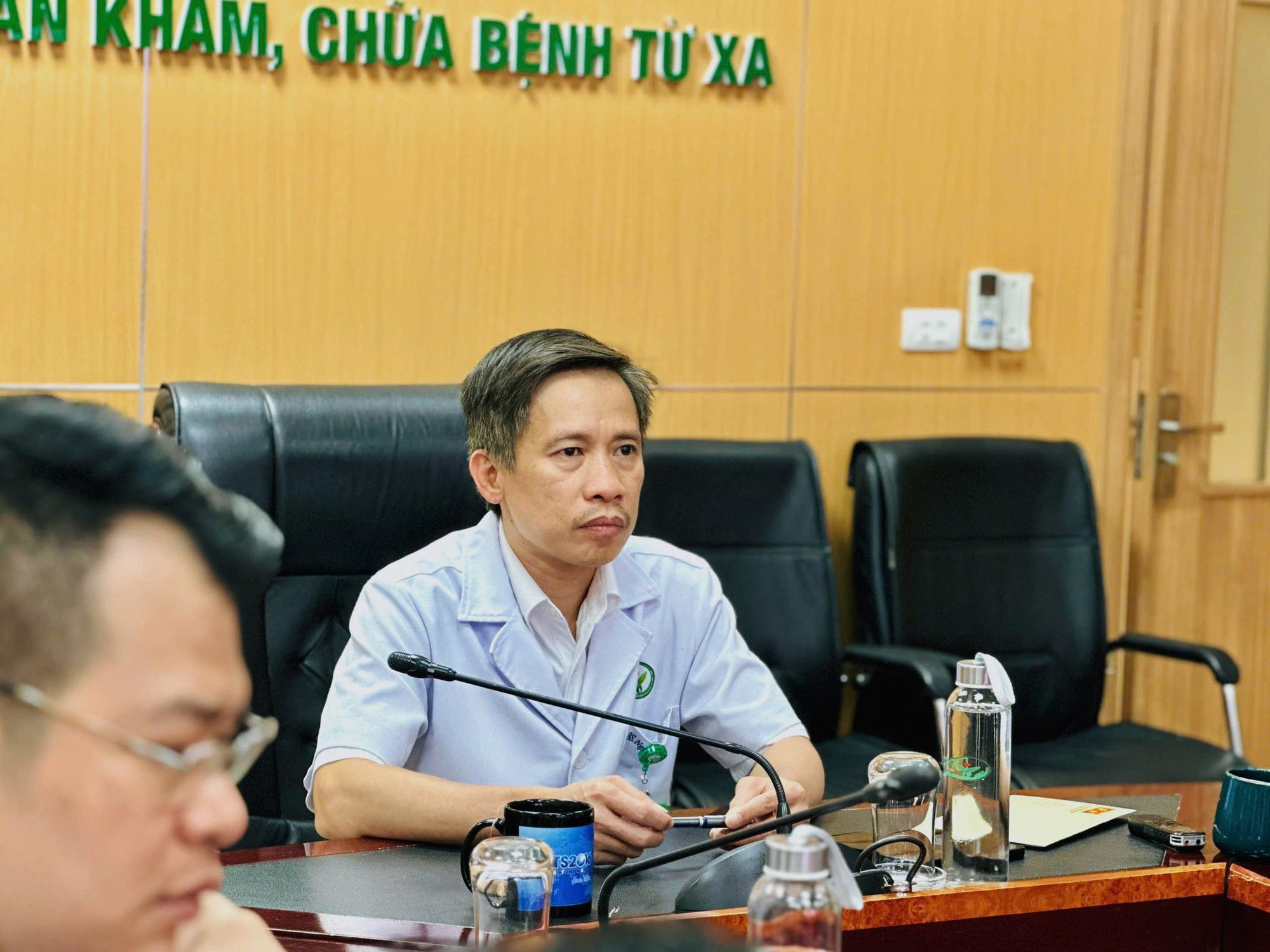 Cán bộ xã nguy kịch sau vụ ô tô rơi khỏi cầu treo- Ảnh 1.