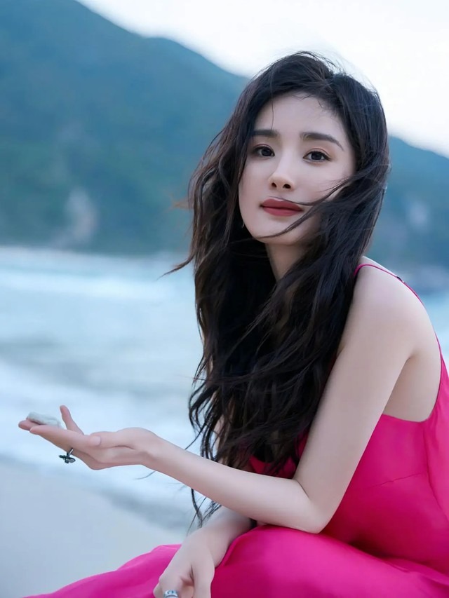 Váy hồng cánh sen khiến nhiều người chạy mất dép nhưng 