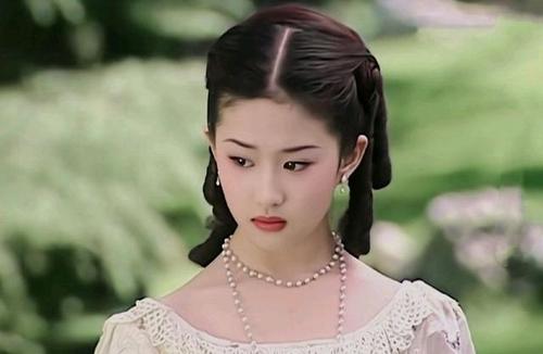 Hơn 20 năm trước, từng có một ngọc nữ không cần trang điểm và ăn diện cầu kỳ vẫn 
