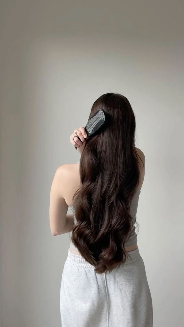 3 thói quen hoàn toàn MIỄN PHÍ giúp tóc mềm mượt và óng ả hơn- Ảnh 3.