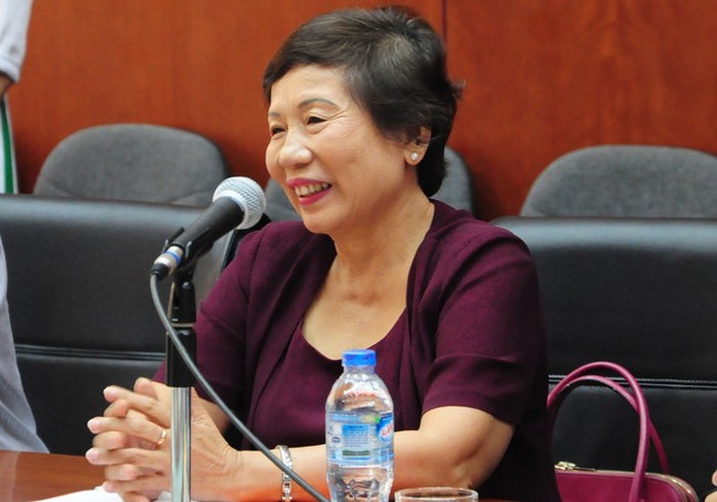 Mẹ chồng 1 nàng Hậu Việt đã giàu sụ còn học hành quá đỉnh: Xem liệt kê thành tích mà choáng!- Ảnh 2.