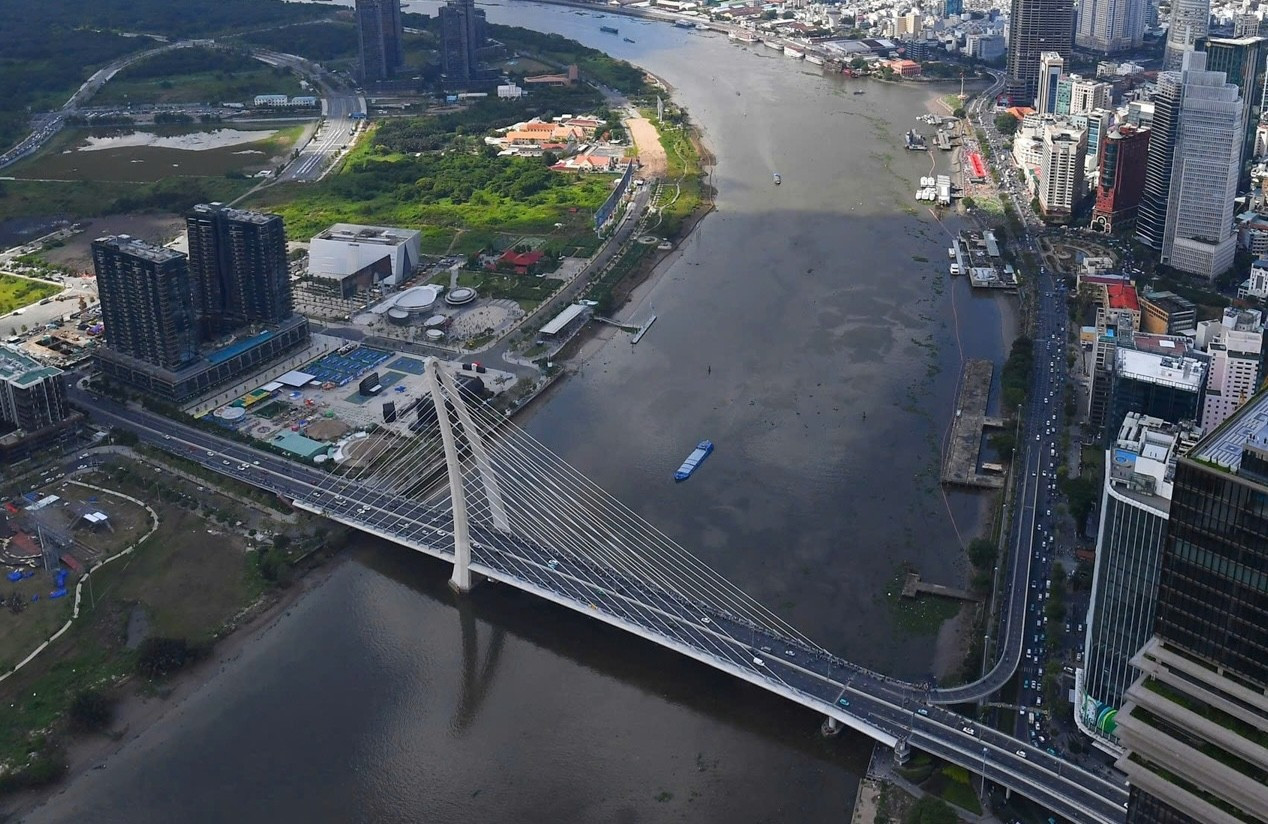 Đề xuất mở lại tour ngắm TPHCM từ trên cao bằng trực thăng- Ảnh 3.