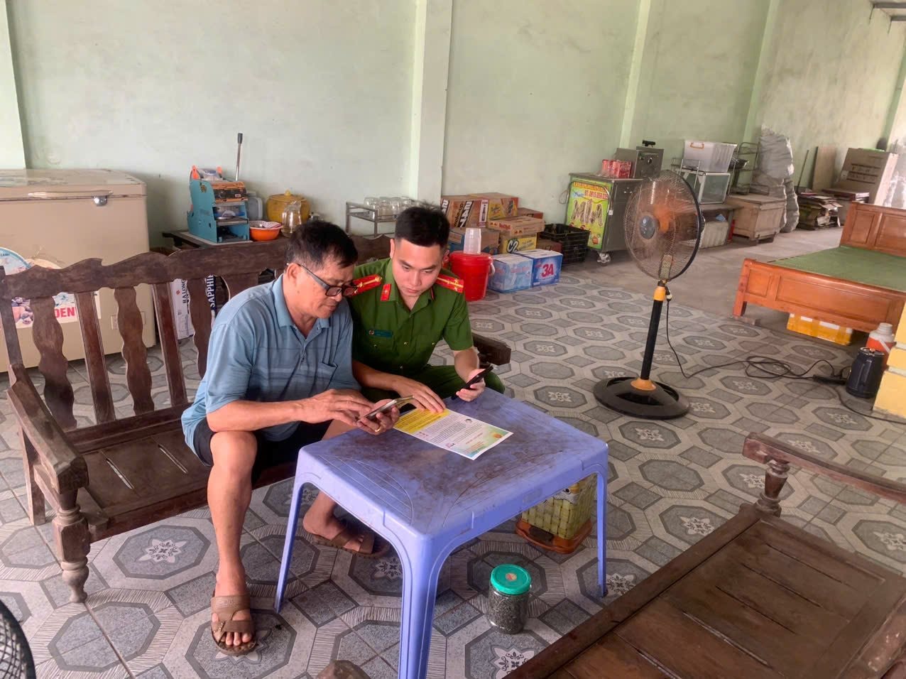 Nhận được yêu cầu này từ Công an, người dân tuyệt đối không được làm theo- Ảnh 1.