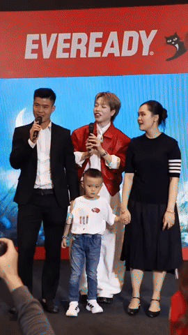Nhiều lần bị chê mặc xấu, nay vợ Duy Mạnh 