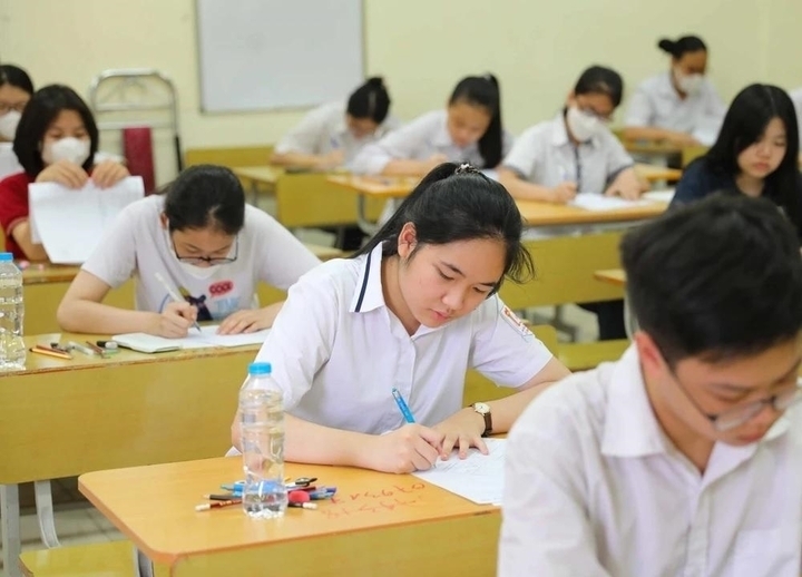 Thêm hơn 1.100 học sinh Hà Nội được tuyển vào lớp 10 trường công lập- Ảnh 1.