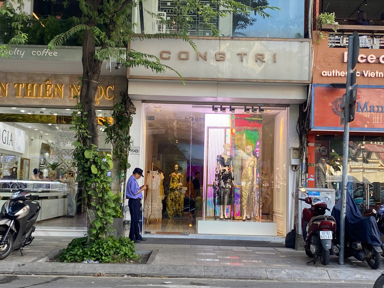 Hiện trạng 3 cửa hàng nằm trên đất vàng sau khi NTK Công Trí bị bắt- Ảnh 2.