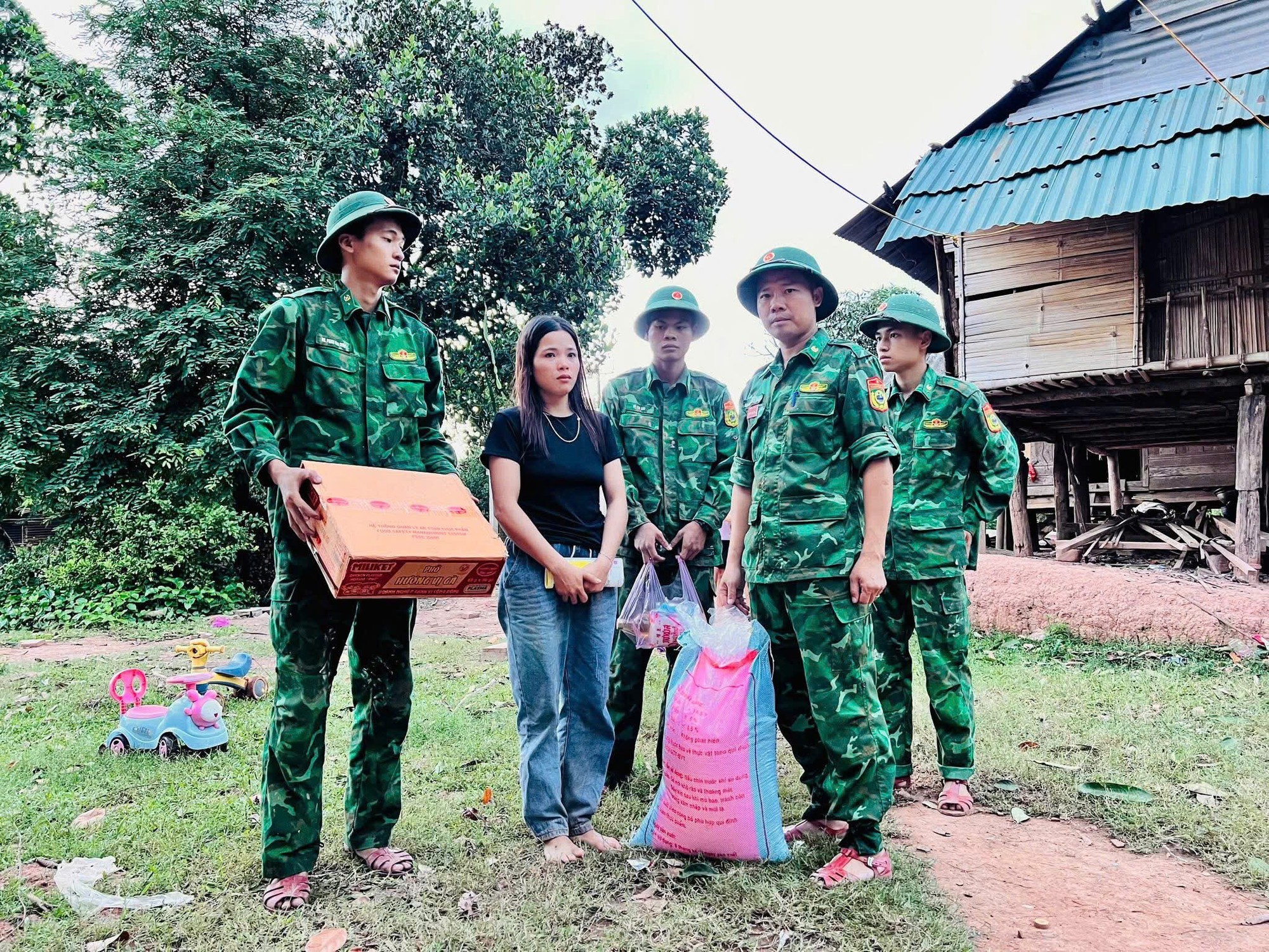 Lửa thiêu rụi 2 căn nhà của hai anh em nghèo- Ảnh 3.