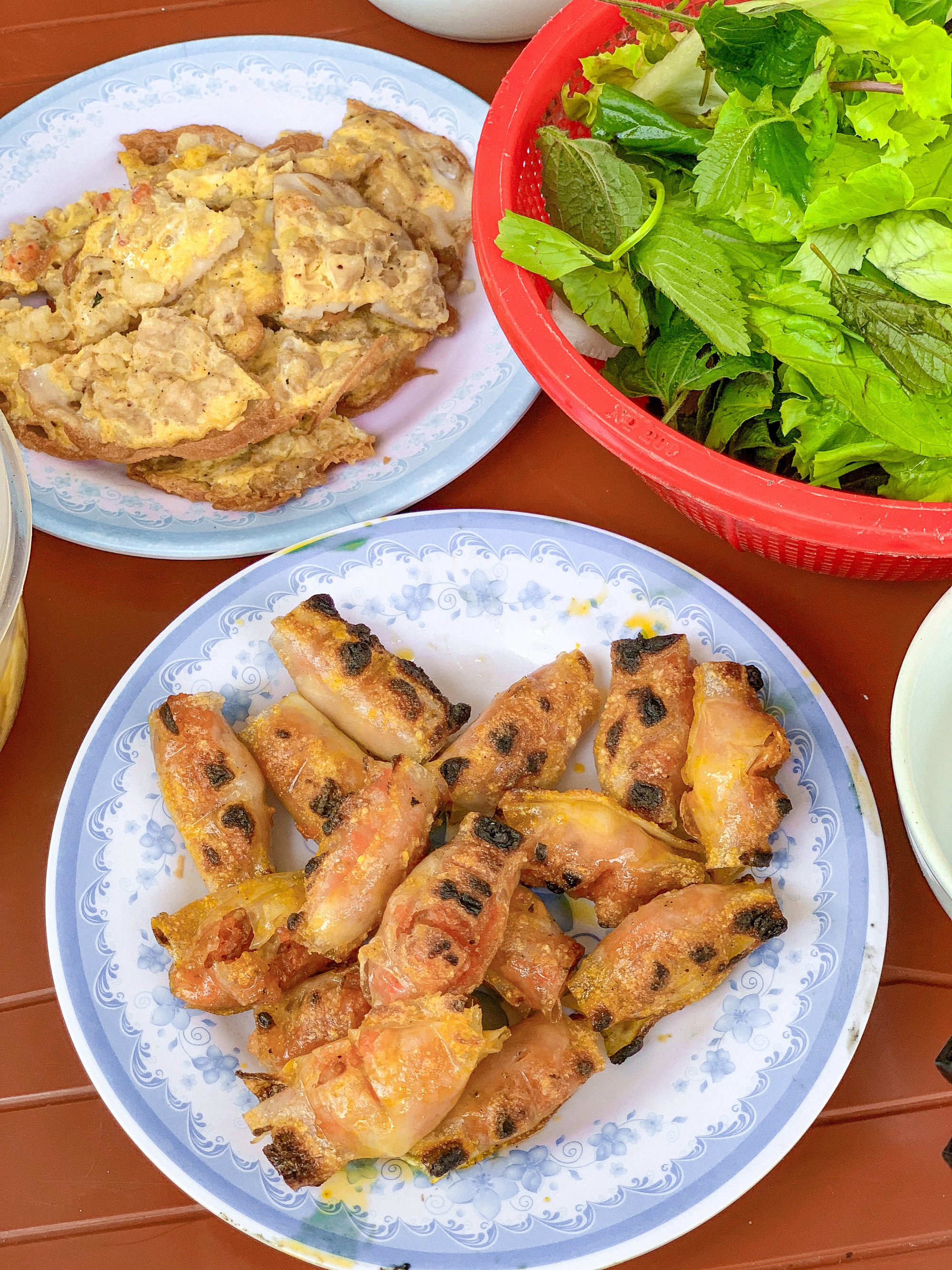 Du lịch Sầm Sơn, thử đặc sản bánh khoái và chả tôm ngay trong sân nhà người bản địa- Ảnh 8.