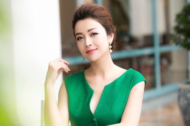 Mẹ chồng 1 nàng Hậu Việt đã giàu sụ còn học hành quá đỉnh: Xem liệt kê thành tích mà choáng!- Ảnh 1.