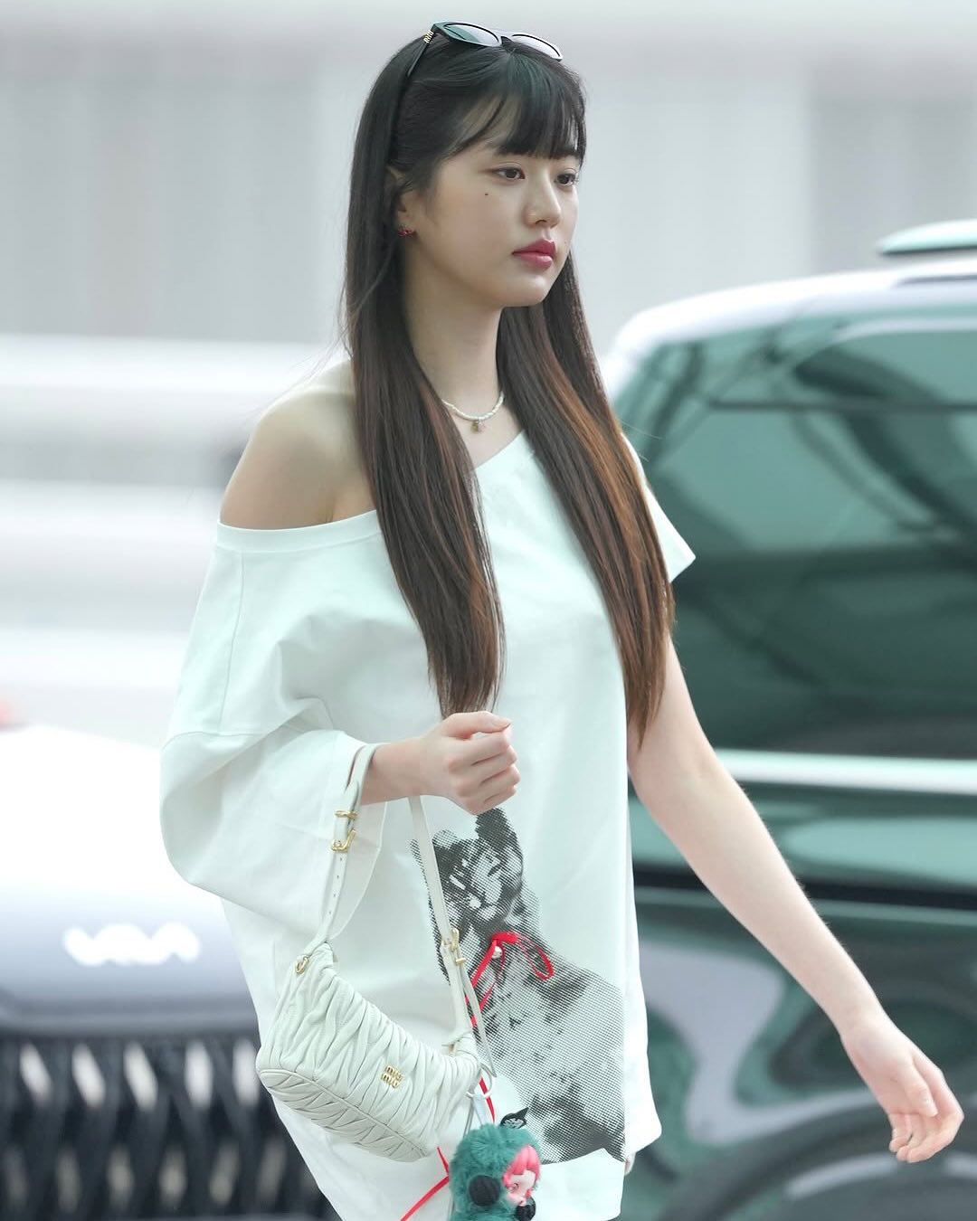 Công chúa Kpop không trang điểm ra đường, netizen Trung lập tức chê bai- Ảnh 4.