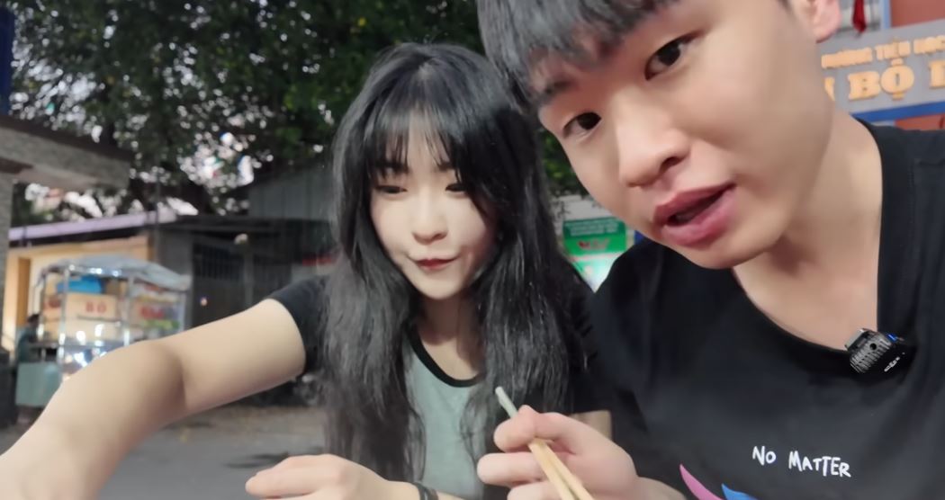 Khách Trung Quốc ngây ngất trước 1 món ăn vỉa hè ở Việt Nam, vét sạch bát không còn một giọt- Ảnh 1.
