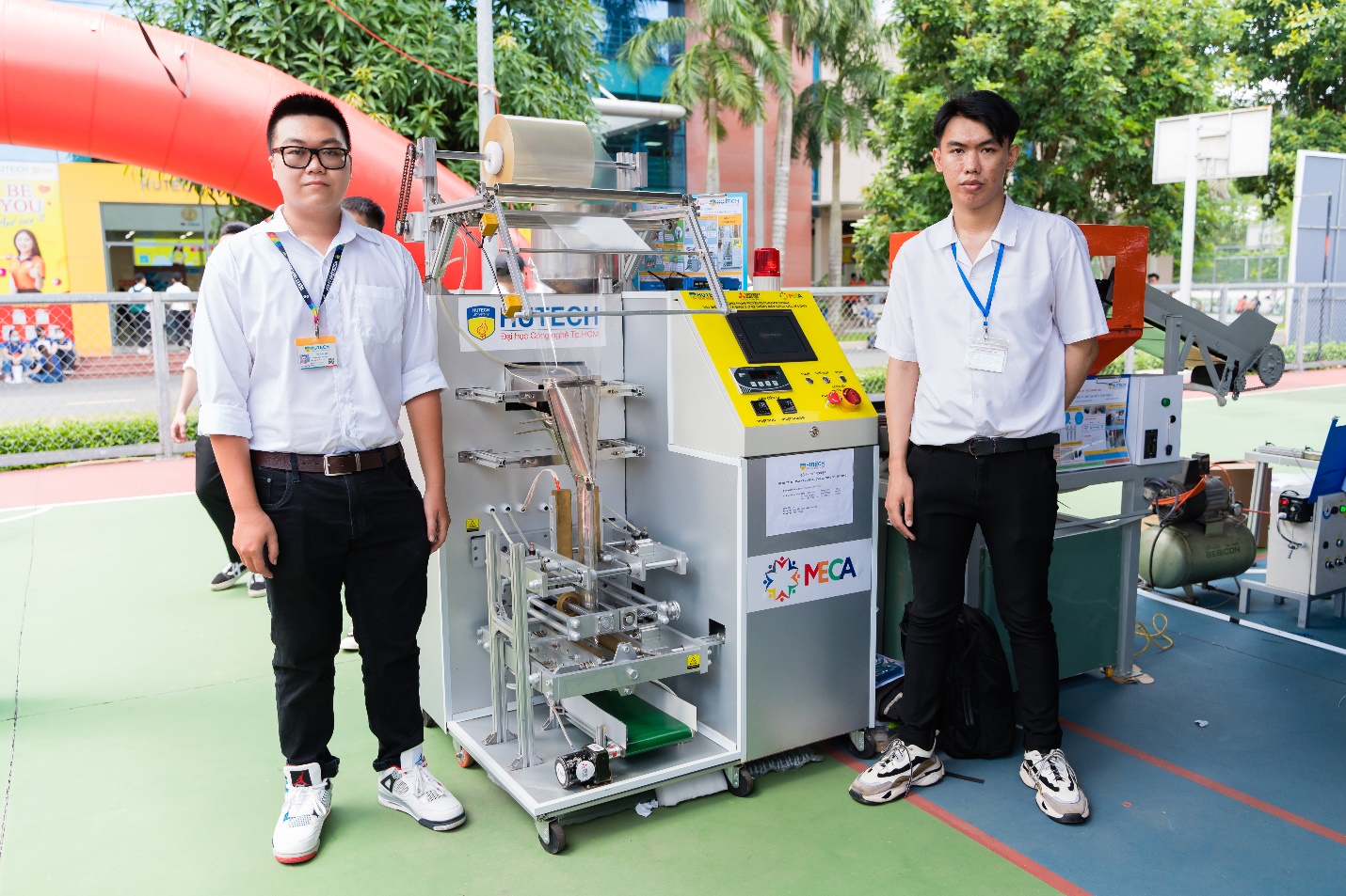 Học từ trải nghiệm thật: Sinh viên HUTECH “hô biến” ý tưởng thành giá trị thực- Ảnh 2.