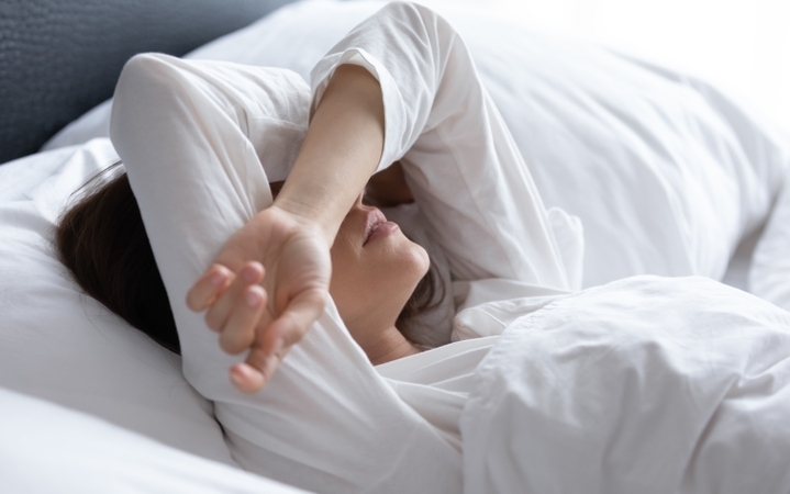 Lo âu công việc kéo dài, cô gái trẻ phải khám tâm thần- Ảnh 1.