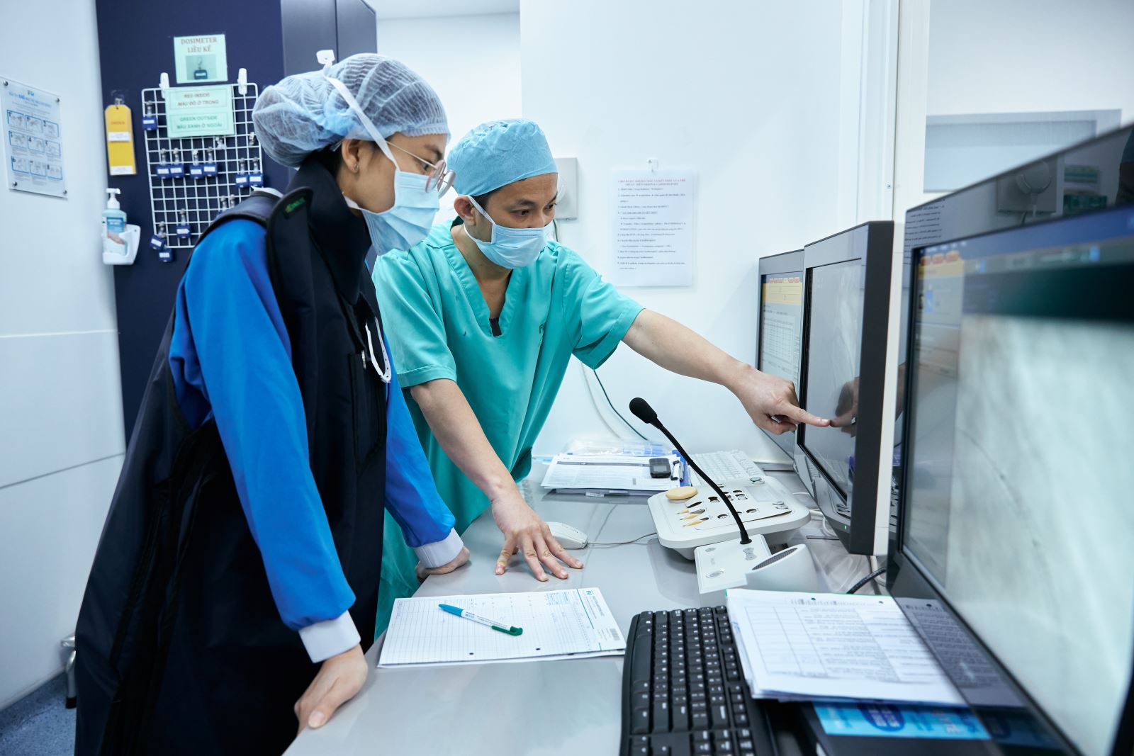 Lần đầu tiên tại Việt Nam: Một bệnh viện ứng dụng công nghệ phá vôi lòng mạch bằng sóng xung siêu âm- Ảnh 2.