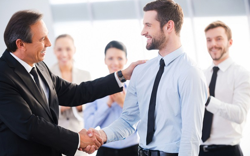 Khi sếp giao việc, người thường chỉ đáp "vâng ạ" hay "em làm ngay", người EQ cao khéo léo ghi điểm trong mắt lãnh đạo bằng 7 câu này- Ảnh 2.