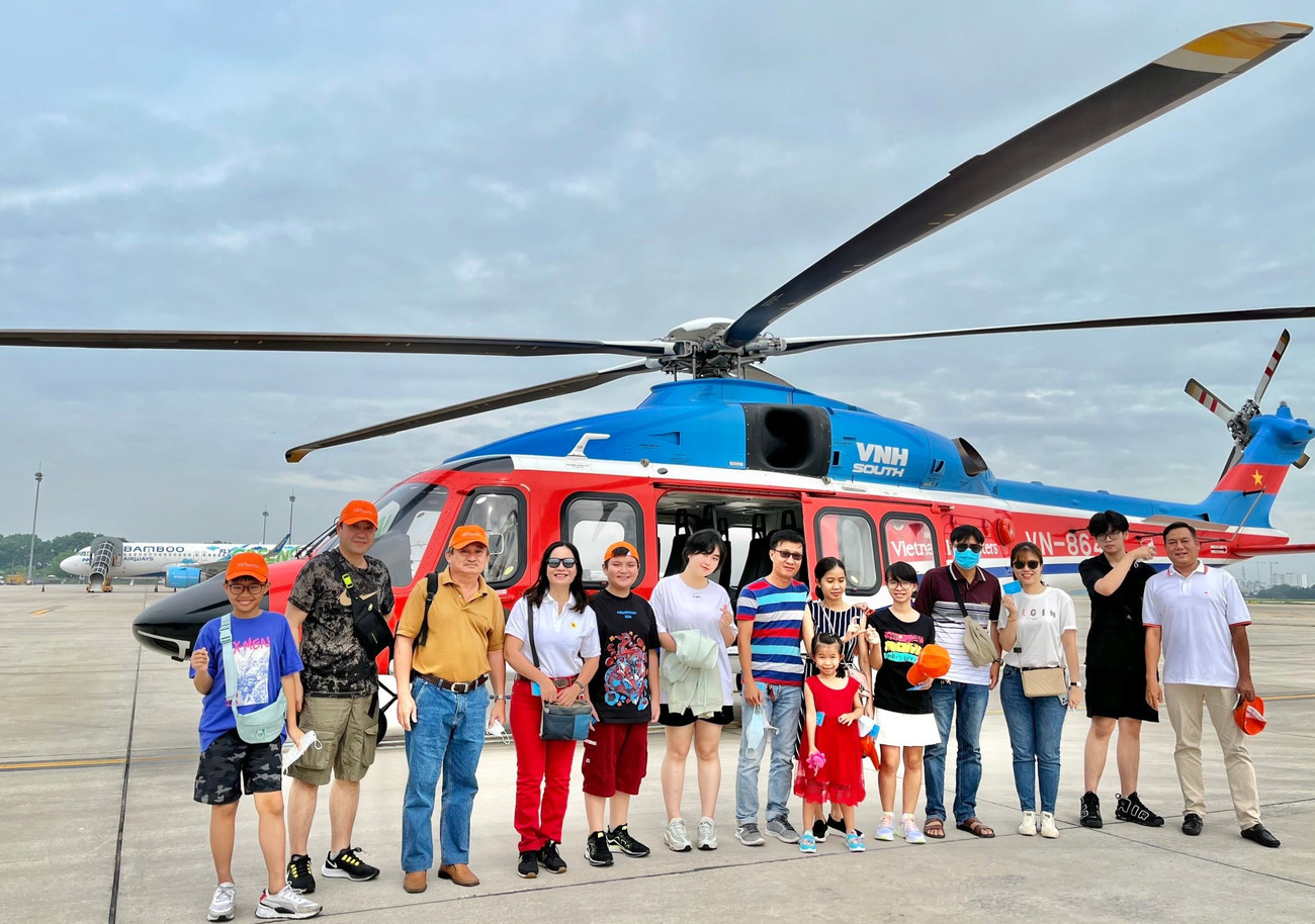 Đề xuất mở lại tour ngắm TPHCM từ trên cao bằng trực thăng- Ảnh 1.