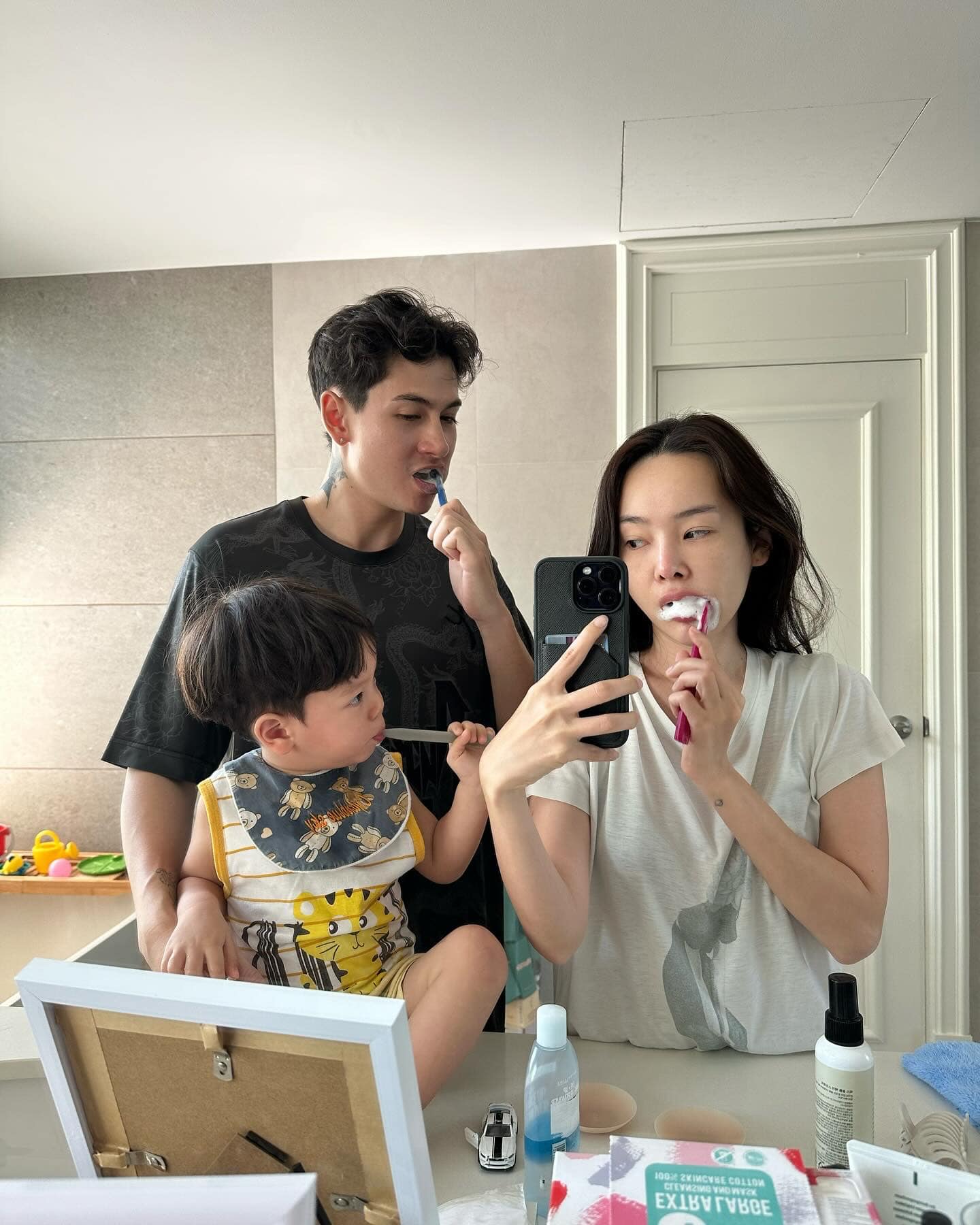 U40, mẹ 2 con nhưng vẫn khiến hội độc thân "gato": Vợ CEO sang chảnh quyến rũ quyết "không chịu" làm mẹ hiền, vợ đảm- Ảnh 5. U40, mẹ 2 con nhưng vẫn khiến hội độc thân "gato": Vợ CEO sang chảnh quyến rũ quyết "không chịu" làm mẹ hiền, vợ đảm- Ảnh 5.