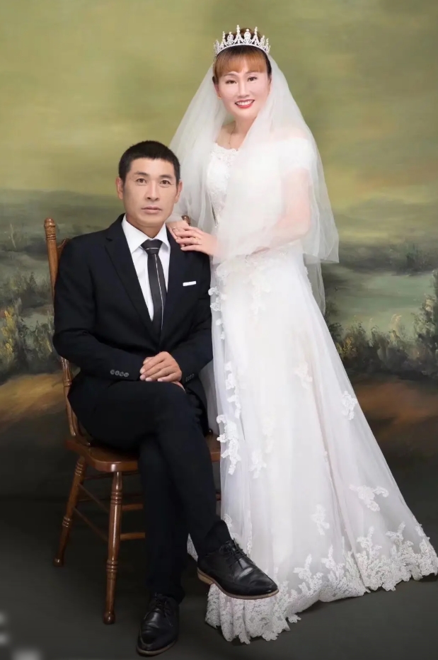 Sững sờ câu chuyện con gái gả mẹ ruột cho bố chồng- Ảnh 2.