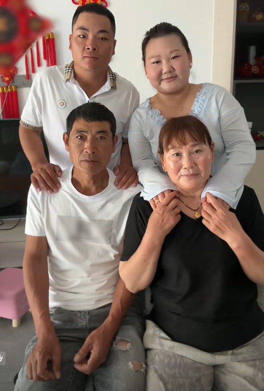 Sững sờ câu chuyện con gái gả mẹ ruột cho bố chồng- Ảnh 1.