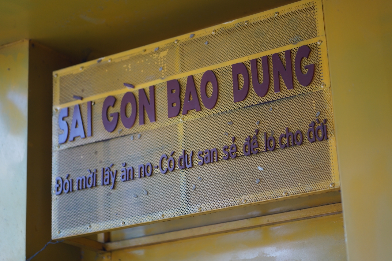 TP.HCM có một “câu lạc bộ tuổi già” đặc biệt: Bán vé số, bơm xe, nấu cơm chung mỗi ngày- Ảnh 1. TP.HCM có một “câu lạc bộ tuổi già” đặc biệt: Bán vé số, bơm xe, nấu cơm chung mỗi ngày- Ảnh 1.