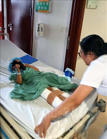 Đi du lịch cùng với gia đình tại Ninh Bình, cháu bé 4 tuổi bị ngã từ tầng 2 khách sạn do cửa sổ không có song chắn- Ảnh 1.