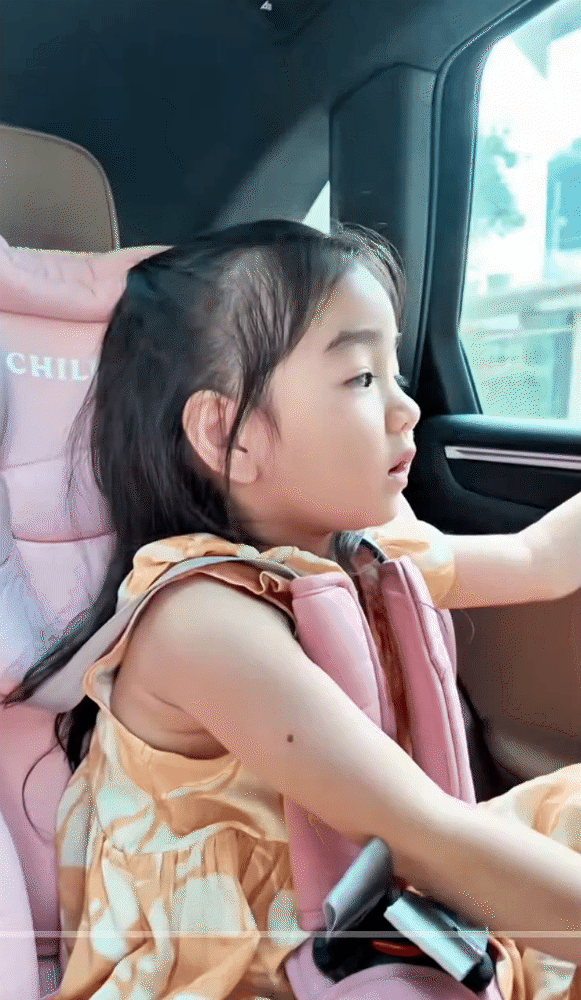 Chiếc ghế "đặc biệt" của Pam và Bún được dân tình hỏi tới tấp: Giá vài triệu nhưng một khi đầu tư là bố mẹ yên tâm tuyệt đối- Ảnh 2.